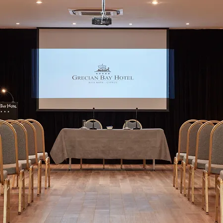 リゾート グレシアン ベイ アヤナパ