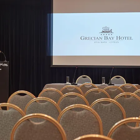 グレシアン ベイ リゾート アヤナパ