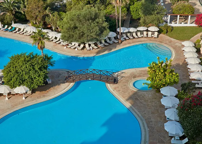 Grecian Bay אתר נופש 5*